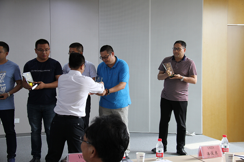 沃爾沃建筑設(shè)備2018年半年度優(yōu)秀銷售團隊頒獎儀式。