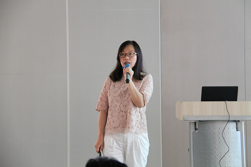 沃爾沃建筑設(shè)備北大區(qū)銷售總監(jiān)鄭峻進行市場分析及半年業(yè)績回顧。