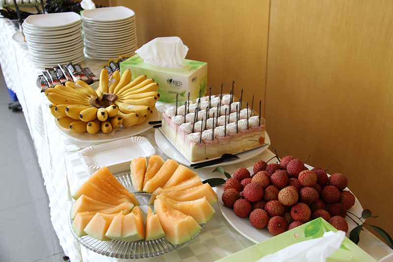 濟南天業(yè)公司為遠(yuǎn)道而來的沃家人準(zhǔn)備精美茶歇。