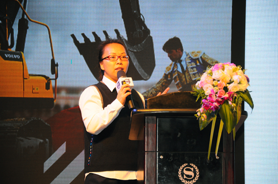 沃爾沃建筑設備（中國）有限公司區(qū)域經(jīng)理肖文新女士介紹沃爾沃集團及建筑設備