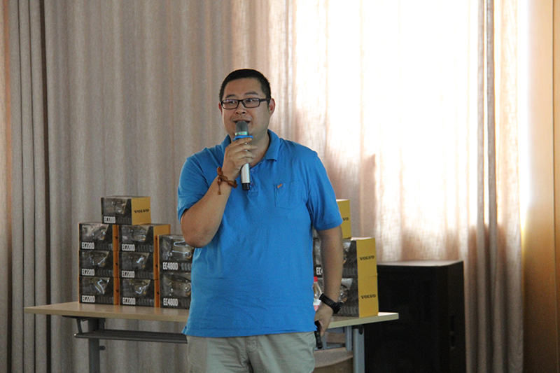 濟南天業(yè)公司銷售總監(jiān)薛臣分享銷售經(jīng)驗。